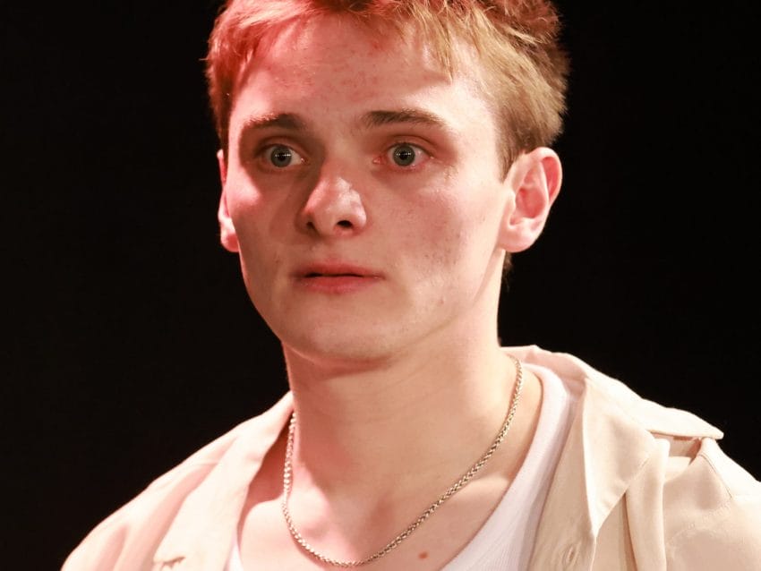 (c) Simon Annand
