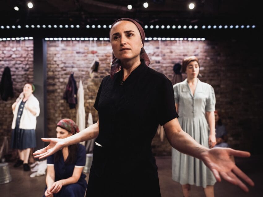 Helen Goldwyn, Ariella Barnett, Mai Weisz, and Anna Eckhard (c) Alex Brenner